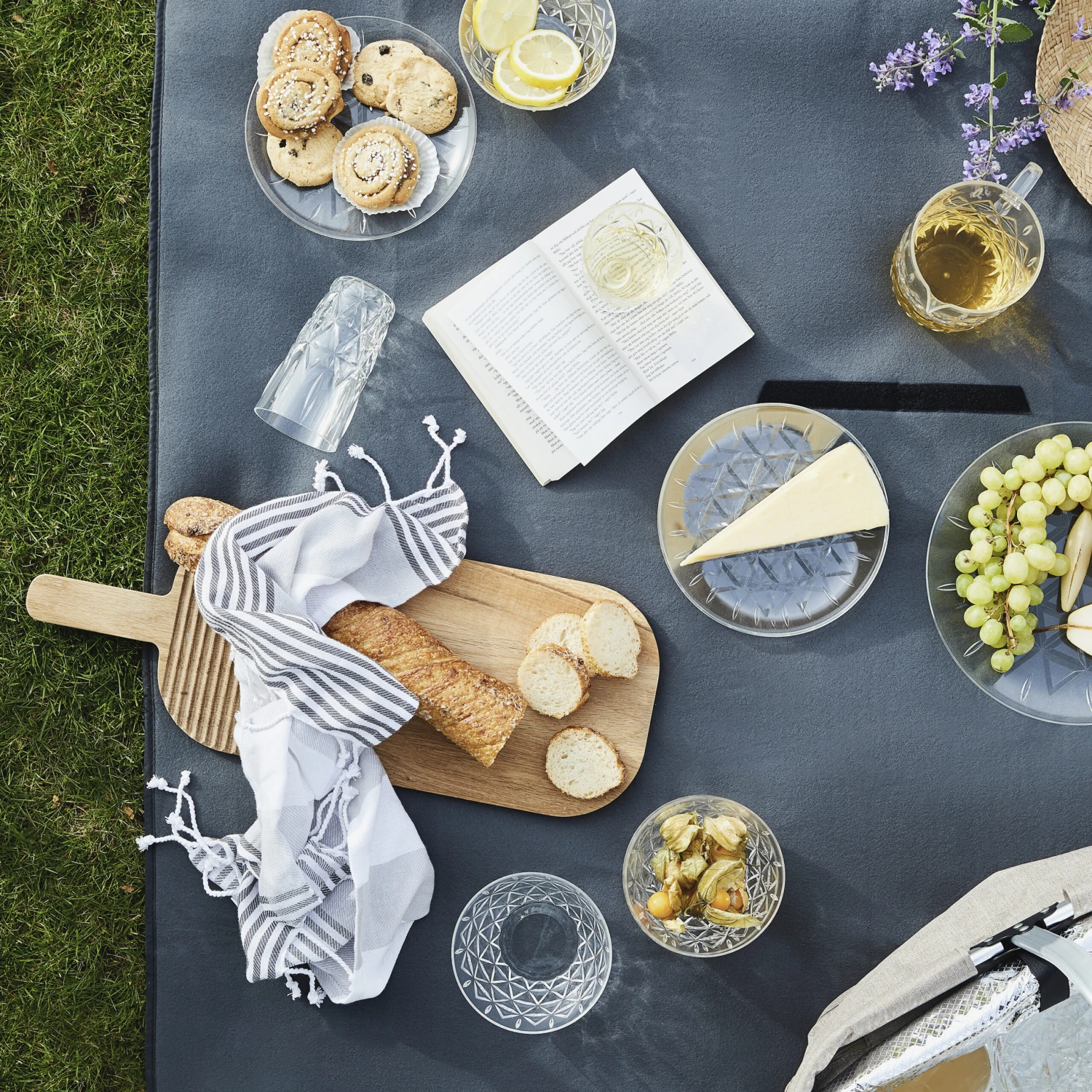 Sagaform Nature Snijplank Bamboe Met Handvat 5 Sagaform Nature Snijplank Bamboe Met Handvat - Afbeelding 3