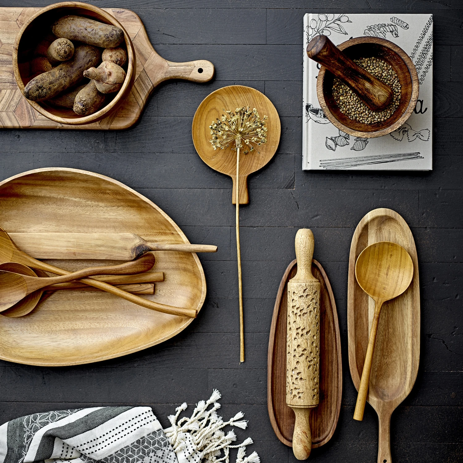 Bloomingville Snijplank Met Handvat Acacia 6 Bloomingville Snijplank Met Handvat Acacia - Afbeelding 4