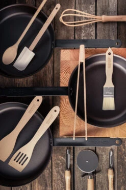 Kockums Jernverk Kockums Bakspatel Met Gaten 30 Cm -Keukenwinkel 505122 01 3 EnvironmentImage 3924a1d3ef