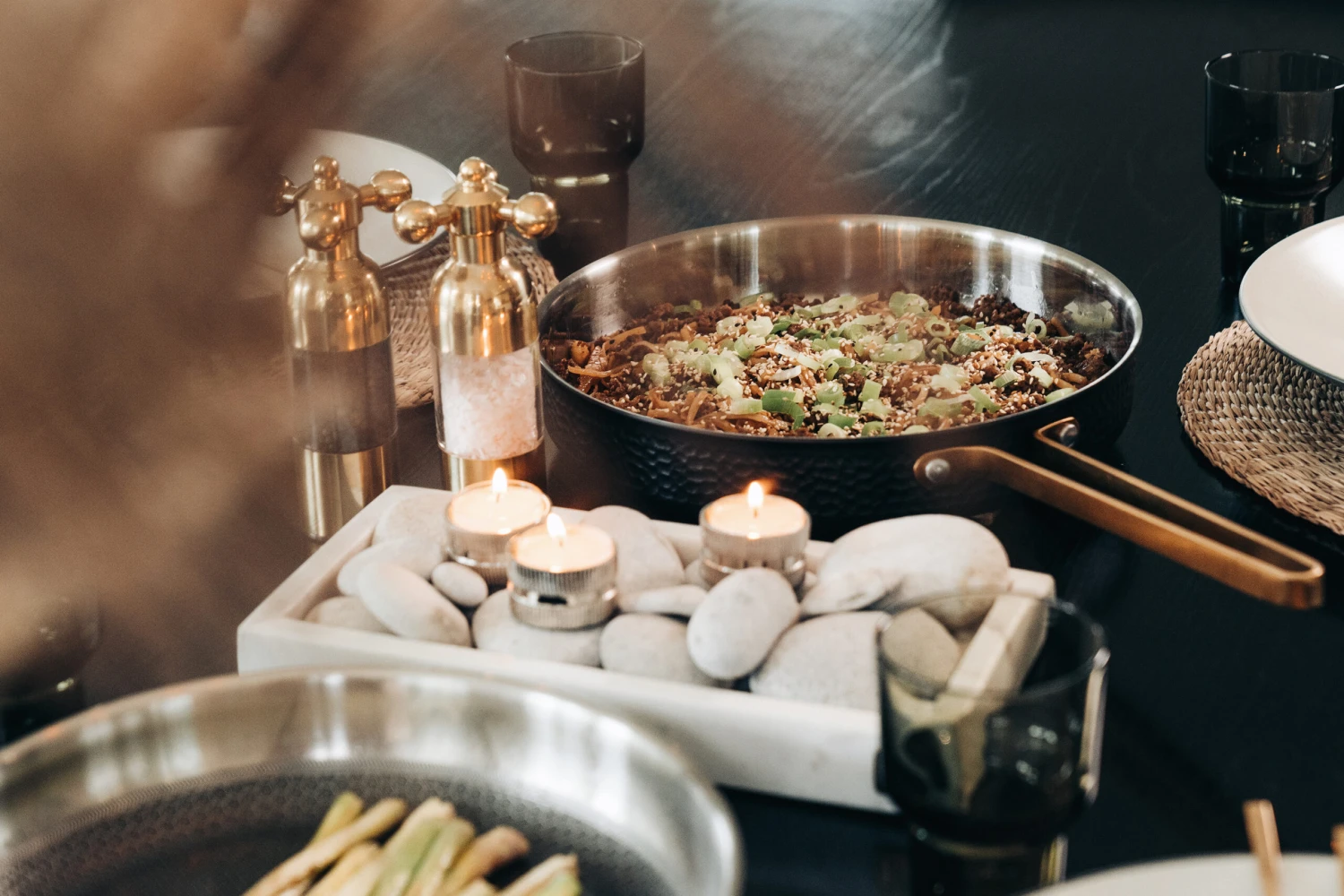 Arvet Gehamerde Zwarte Hapjespan Met Deksel 8 Arvet Gehamerde Zwarte Hapjespan Met Deksel - Afbeelding 6