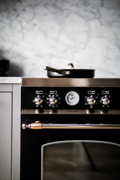 Arvet Gehamerde Zwarte Hapjespan Met Deksel 17 Arvet Gehamerde Zwarte Hapjespan Met Deksel -Keukenwinkel 513366 01 8 EnvironmentImage 3d461a1f52