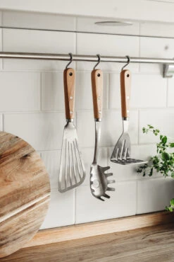 Heirol Roestvrije Bakspatel Met Gaten 30 Cm 8 Heirol Roestvrije Bakspatel Met Gaten 30 Cm -Keukenwinkel 515888 01 4 EnvironmentImage 6f11c100b4